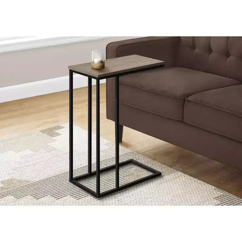Tavolino d'appoggio a C Okak Minimalism con struttura in metallo, tavolino vassoio moderno, tavolino da bracciolo per divano da soggiorno, camera da letto