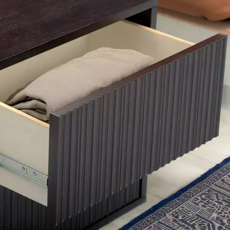 Teamson Home Tremolo Comodino Moderno Boho a 2 Cassetti con Legno Massello e Frontali Scanalati Contemporanei