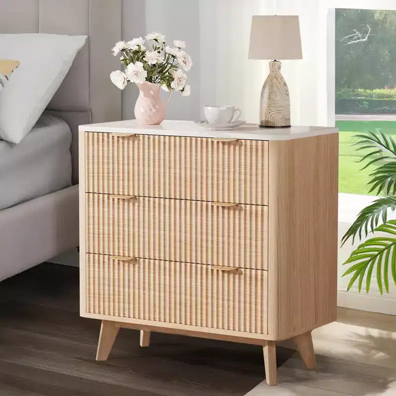 Comodini Moderni Scanalati Larghezza 32 con Top in Finto Marmo, Comodino a 3 Cassetti, Comodino Grande per Camera da Letto, Soggiorno, Corridoio, Design Profilato, Rovere