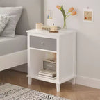 Comodino in legno Whisen da 67,99 cm di altezza con un cassetto e un ripiano per bambini e adulti