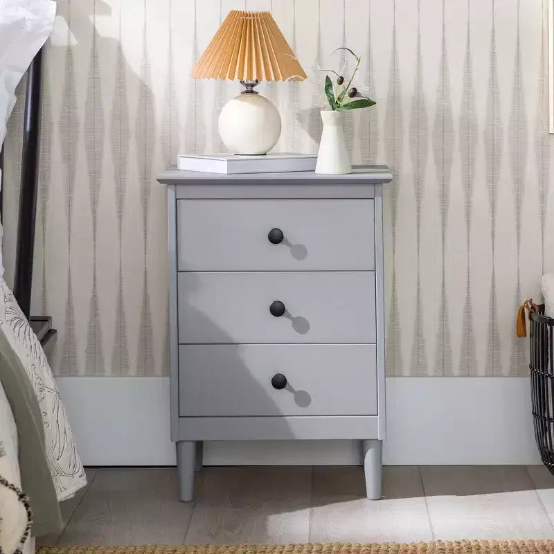 Comodino classico a 3 cassetti in legno massello - Bianco