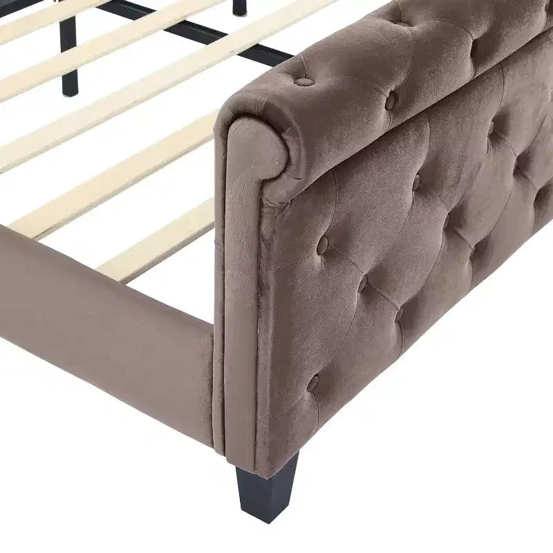 Letto a slitta imbottito Christopher Knight Home Boyle con testiera ad alette e pediera a volute