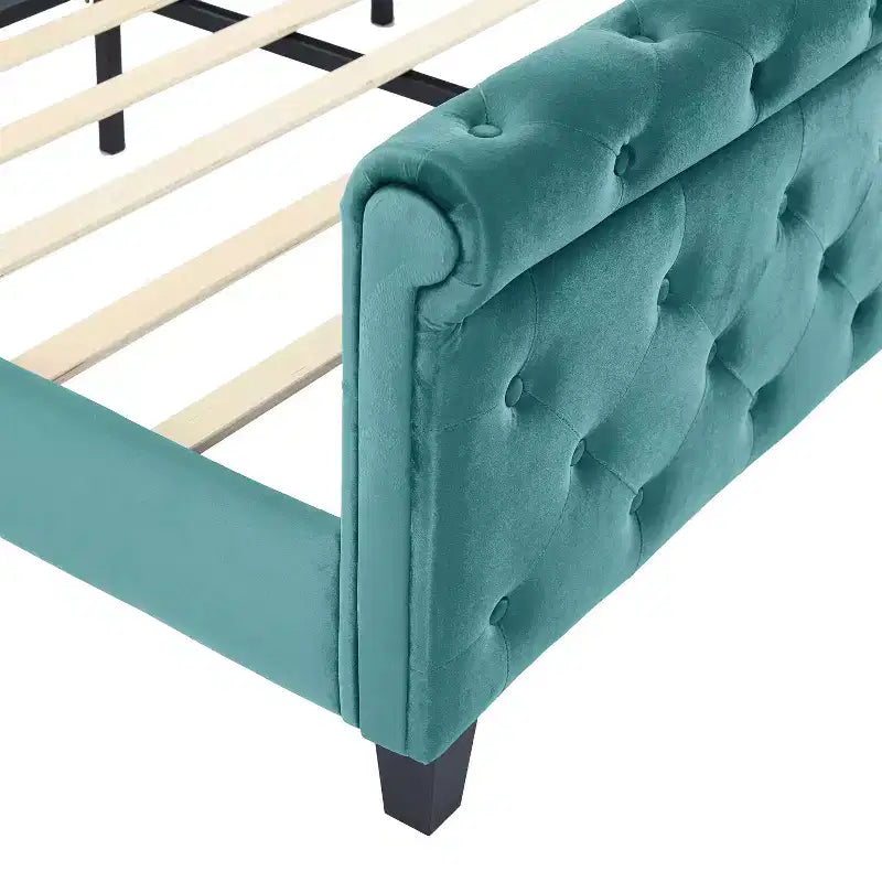 Letto a slitta imbottito Christopher Knight Home Boyle con testiera ad alette e pediera a volute