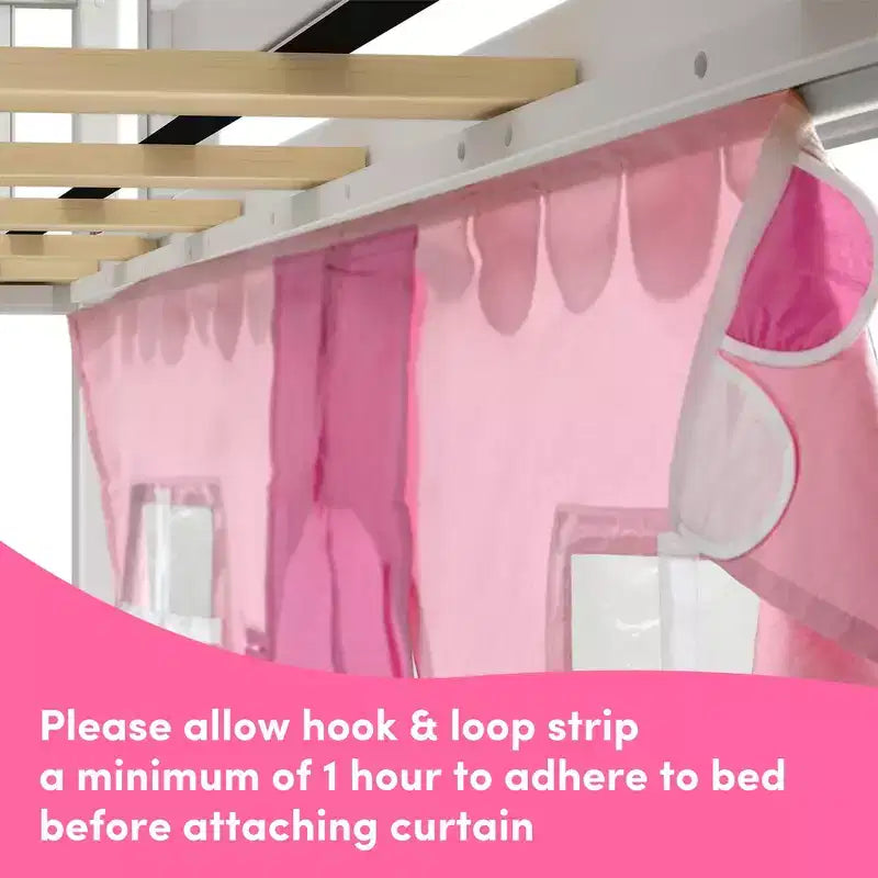 Letto a castello basso Twin su Twin con scale, scivolo facile e tenda in stile rustico rosa chiaro e bianca