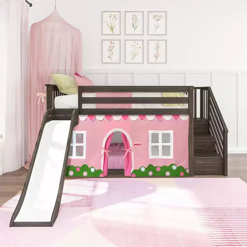 Letto a castello basso Twin su Twin con scale, scivolo facile e tenda in stile rustico rosa chiaro e bianca