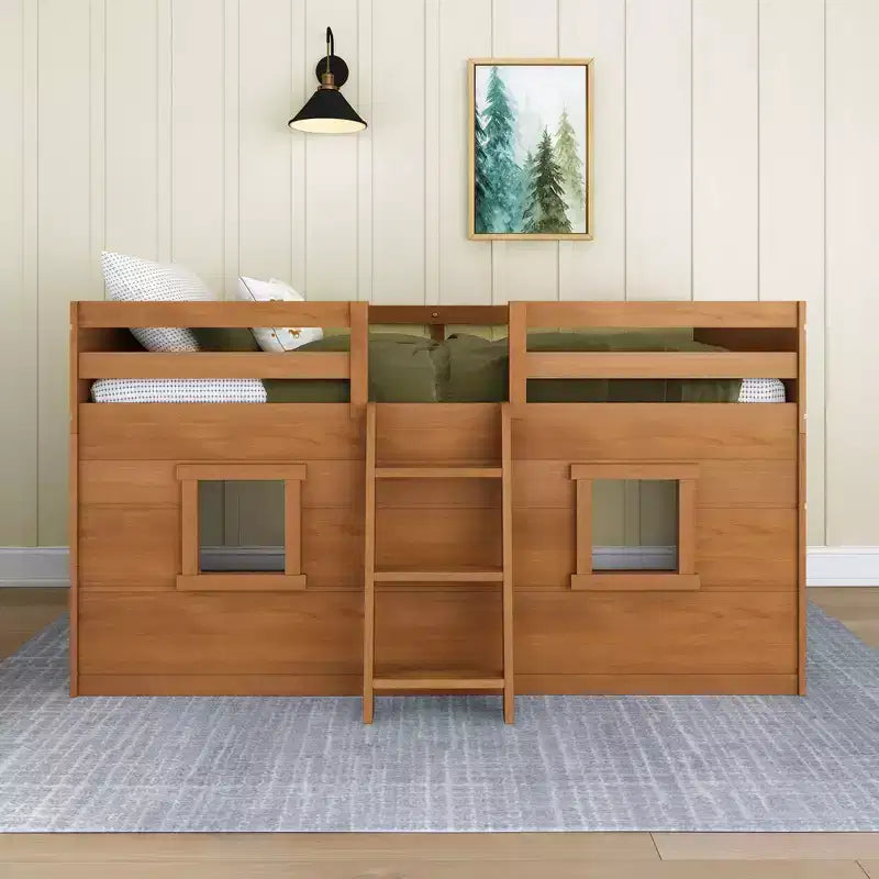 Letto a soppalco basso matrimoniale in stile rustico con 2 finestre