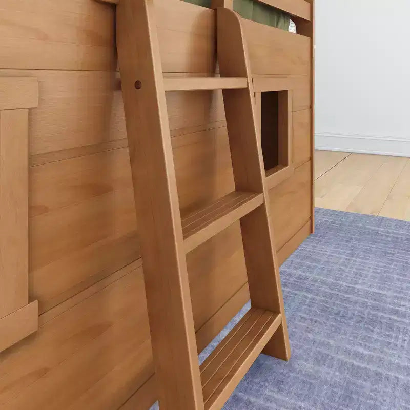 Letto a soppalco basso matrimoniale in stile rustico con 2 finestre