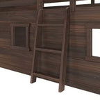 Letto a soppalco basso matrimoniale in stile rustico con 2 finestre