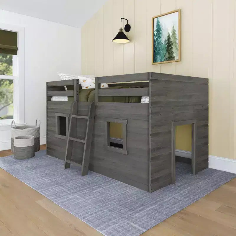 Letto a soppalco basso matrimoniale in stile rustico con 2 finestre