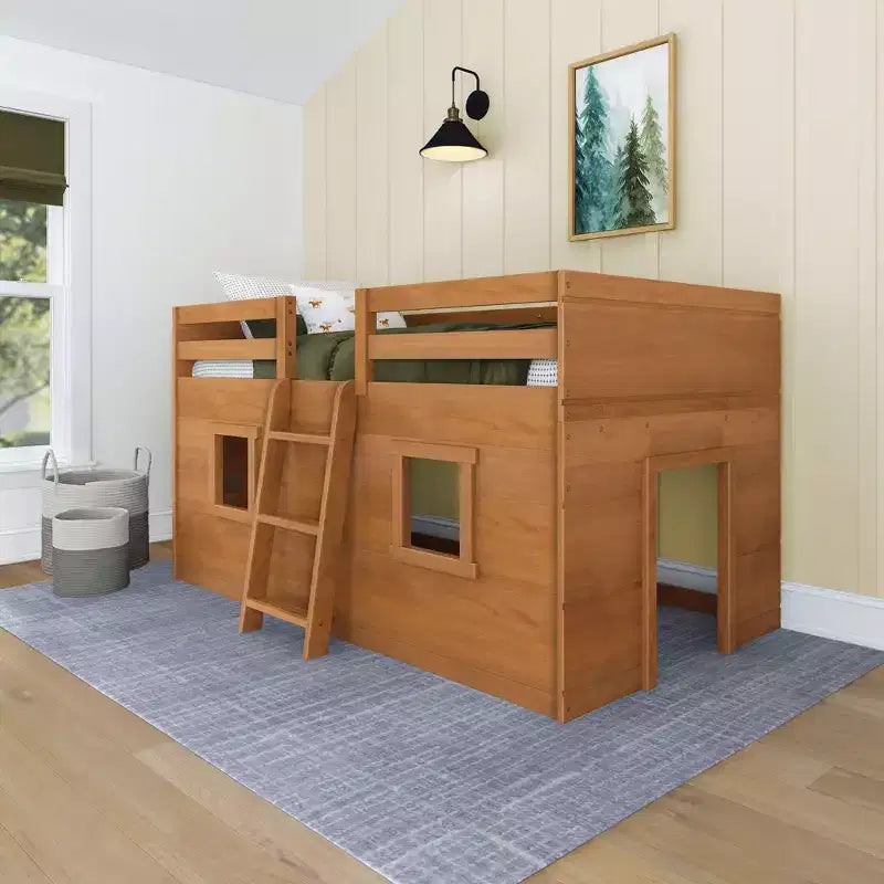 Letto a soppalco basso matrimoniale in stile rustico con 2 finestre