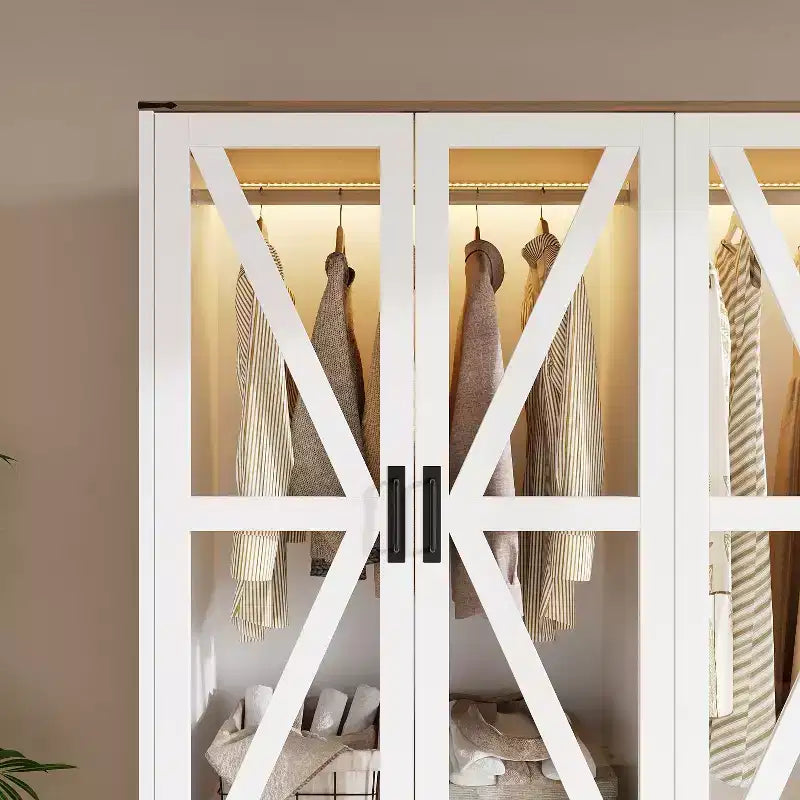 Armadio a 4 ante Famapy in stile rustico, bianco, con illuminazione a LED e cassetti contenitori