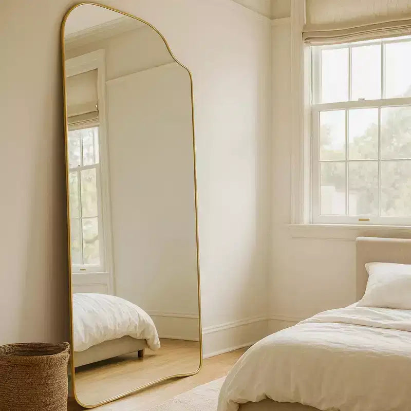 Specchio Ellara Gold Asimmetrico a Figura Intera con Cornice Dorata Irregolare Curva, 165 cm H x 89 cm Grande Specchio da Parete a Figura Intera per Camera da Letto, Soggiorno
