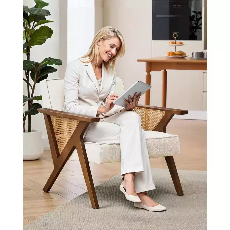 Poltrona d'accento, Poltrona moderna con gambe in legno, Poltrona lounge rivestita in tessuto di lino per soggiorno, camera da letto