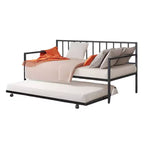 Daybed Royal Hampton con letto estraibile, struttura in metallo nero a doghe a giorno