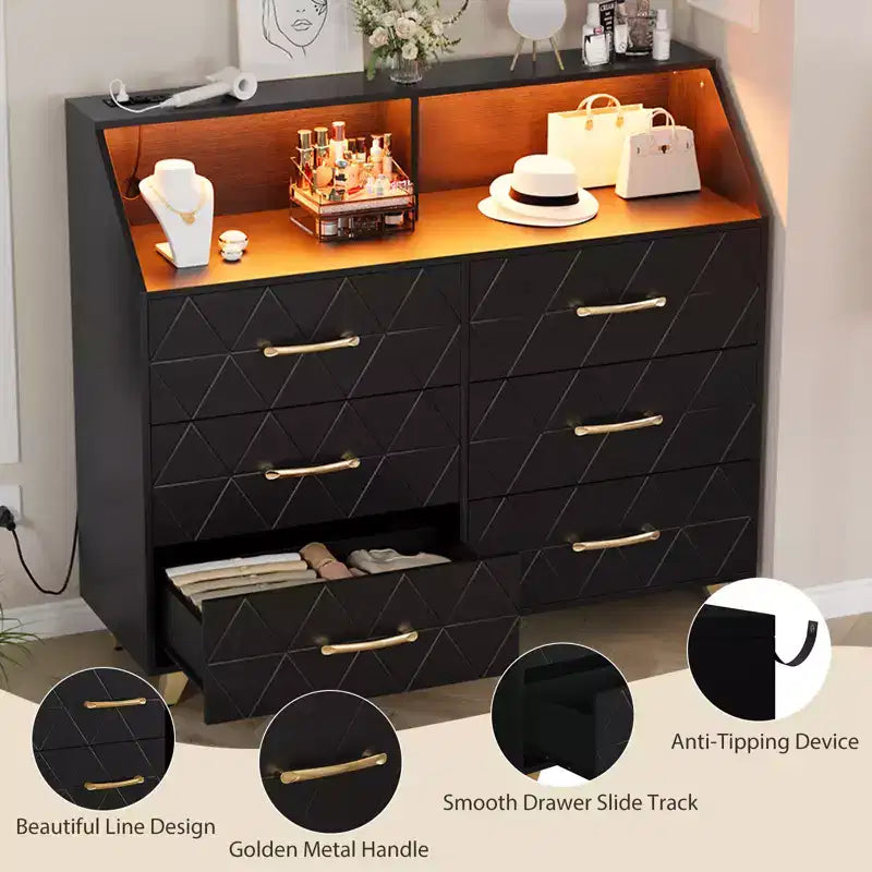 Cassettiera Nera con Striscia LED, Comò Moderno a 6 Cassetti, Stazione di Ricarica, Ripiano Aperto, Ampio Mobile Credenza in Legno per Camera da Letto, Soggiorno