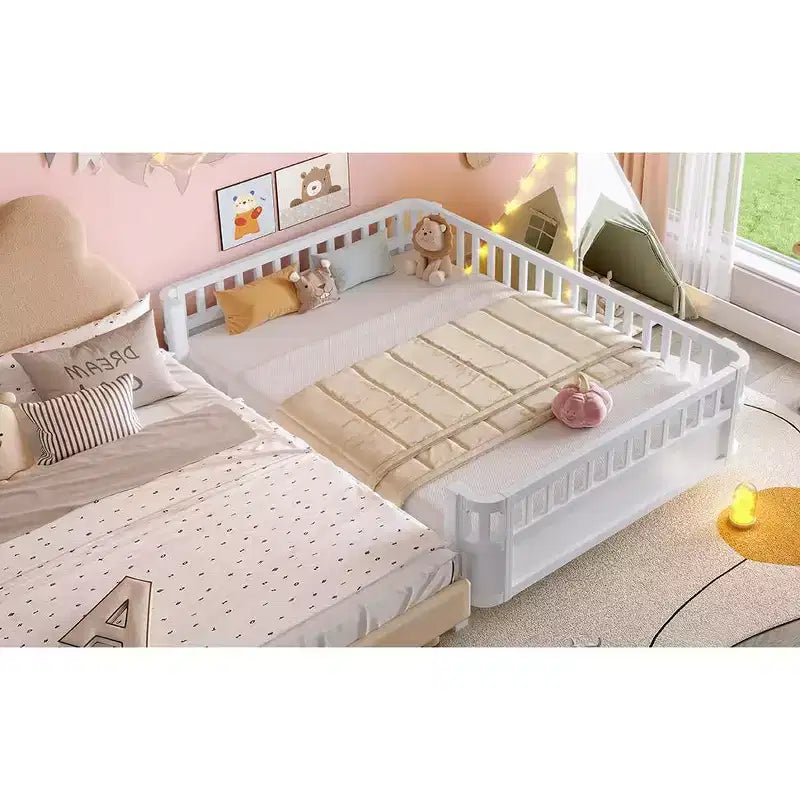 Bellemave Letto a piattaforma completo con sponde di sicurezza e recinzione staccabile, letto a piattaforma in legno massiccio per bambini, bianco