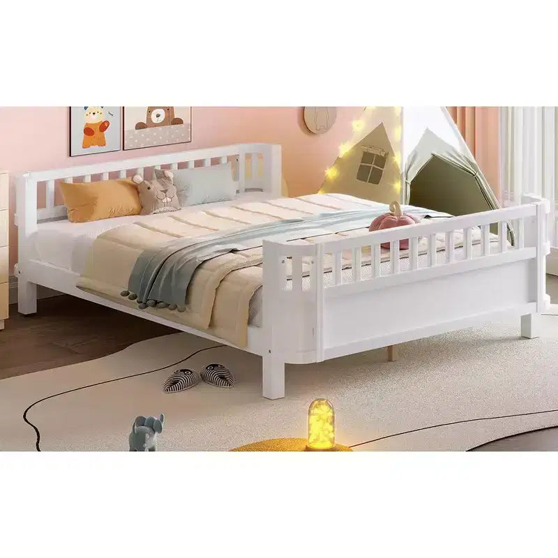Bellemave Letto a piattaforma completo con sponde di sicurezza e recinzione staccabile, letto a piattaforma in legno massiccio per bambini, bianco