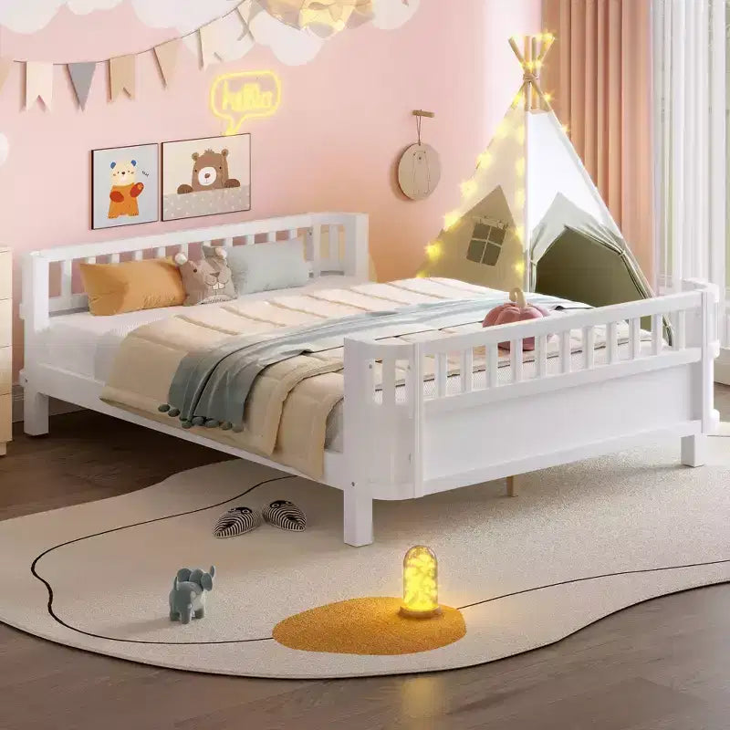 Bellemave Letto a piattaforma completo con sponde di sicurezza e recinzione staccabile, letto a piattaforma in legno massiccio per bambini, bianco