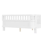 Bellemave Letto a piattaforma completo con sponde di sicurezza e recinzione staccabile, letto a piattaforma in legno massiccio per bambini, bianco