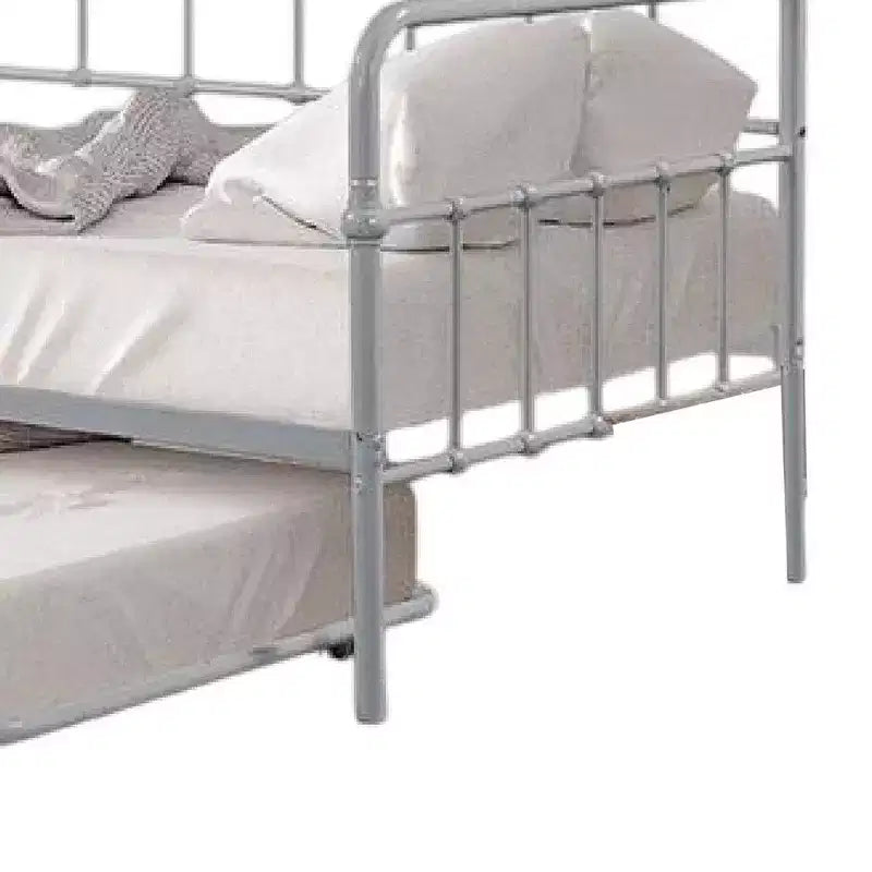 Letto da giorno Royal Hampton con letto estraibile, classica struttura aperta in metallo argentato