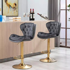 Sgabelli da Bar in Velluto Chic Okak, Set di 2, Altezza Bancone, Sgabelli Girevoli con Sollevamento Meccanico Regolabile, Schienale Trapuntato e Poggiapiedi Cromato