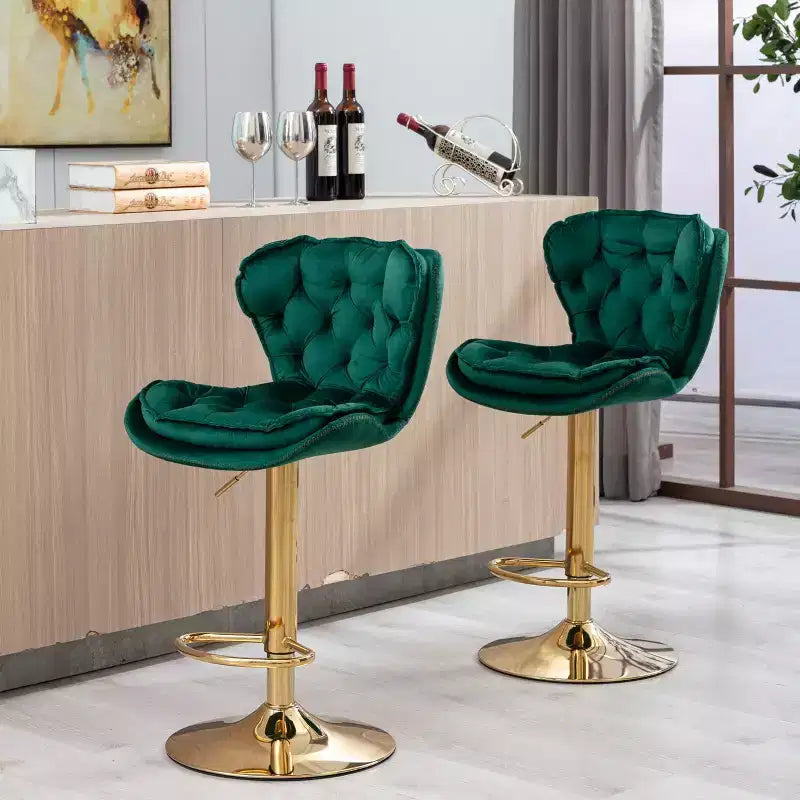 Sgabelli da Bar in Velluto Chic Okak, Set di 2, Altezza Bancone, Sgabelli Girevoli con Sollevamento Meccanico Regolabile, Schienale Trapuntato e Poggiapiedi Cromato