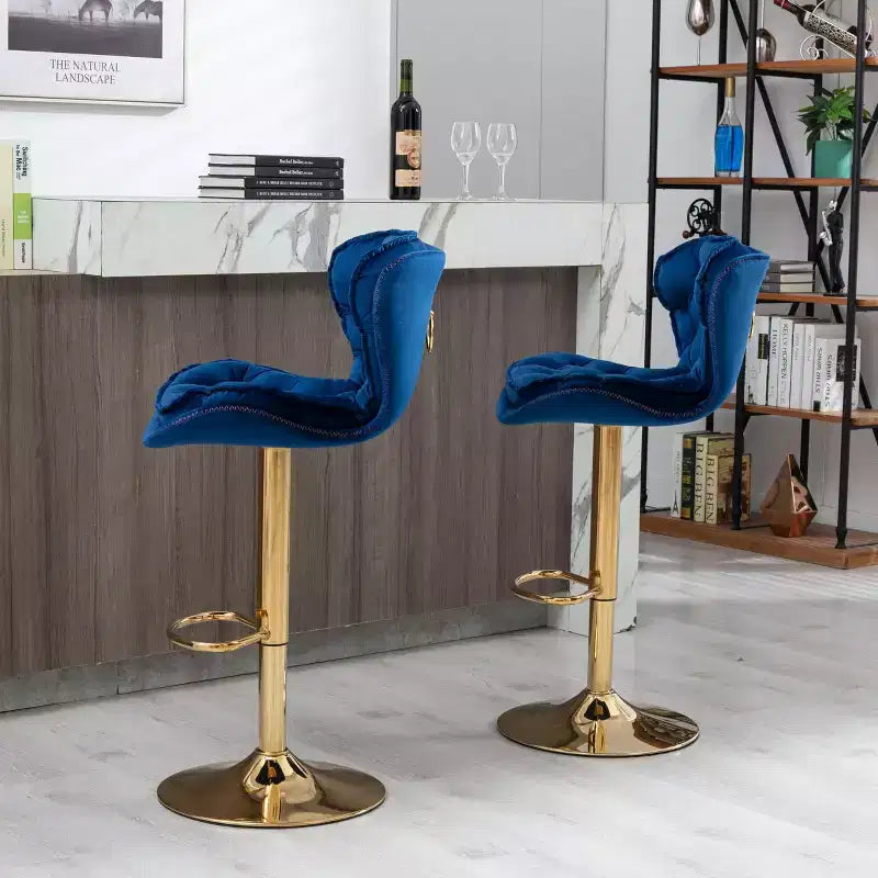 Sgabelli da Bar in Velluto Chic Okak, Set di 2, Altezza Bancone, Sgabelli Girevoli con Sollevamento Meccanico Regolabile, Schienale Trapuntato e Poggiapiedi Cromato