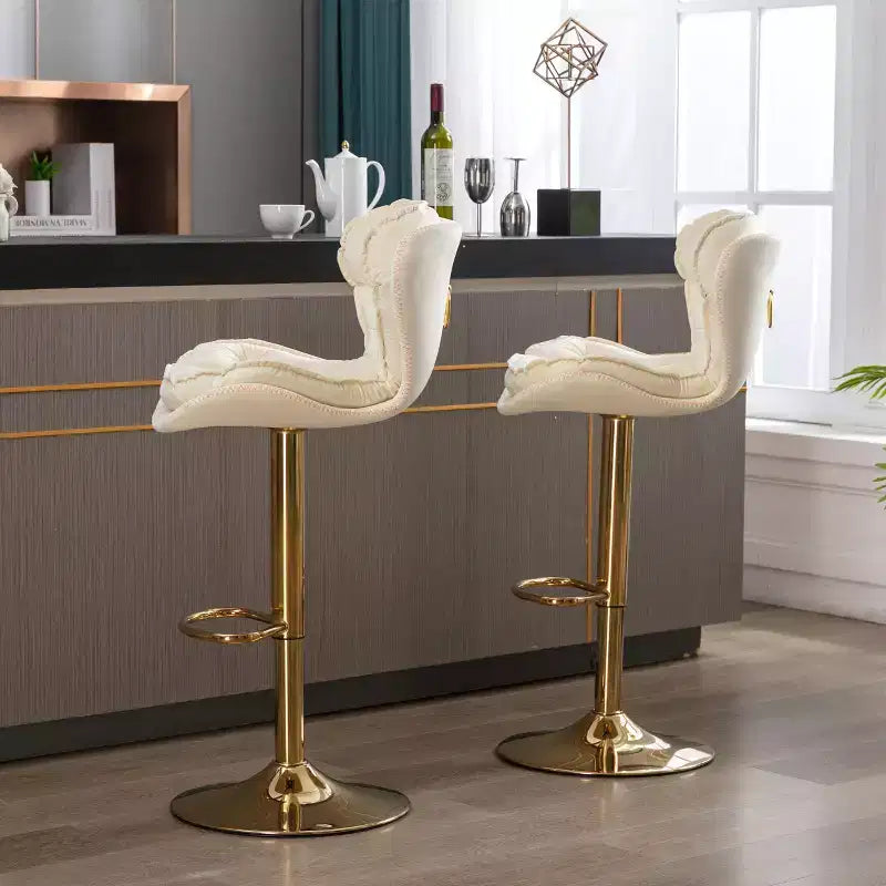 Sgabelli da Bar in Velluto Chic Okak, Set di 2, Altezza Bancone, Sgabelli Girevoli con Sollevamento Meccanico Regolabile, Schienale Trapuntato e Poggiapiedi Cromato