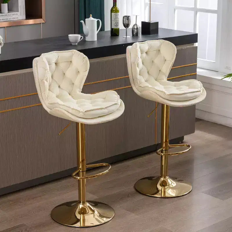Sgabelli da Bar in Velluto Chic Okak, Set di 2, Altezza Bancone, Sgabelli Girevoli con Sollevamento Meccanico Regolabile, Schienale Trapuntato e Poggiapiedi Cromato