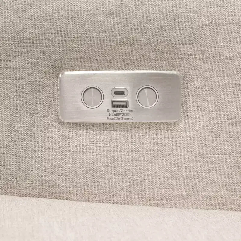 Poltrona reclinabile e a dondolo elettronica Babyletto Sigi con porta USB | Base in legno chiaro
