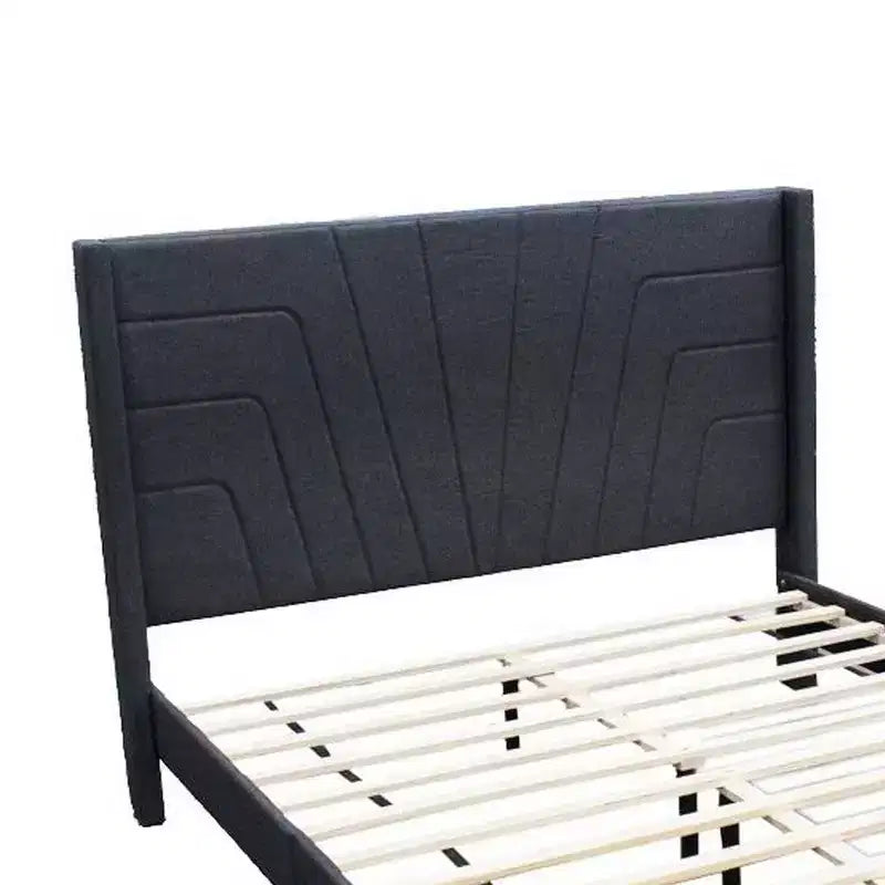 Letto matrimoniale Royal Hampton con testiera trapuntata, rivestimento in iuta carbone, legno