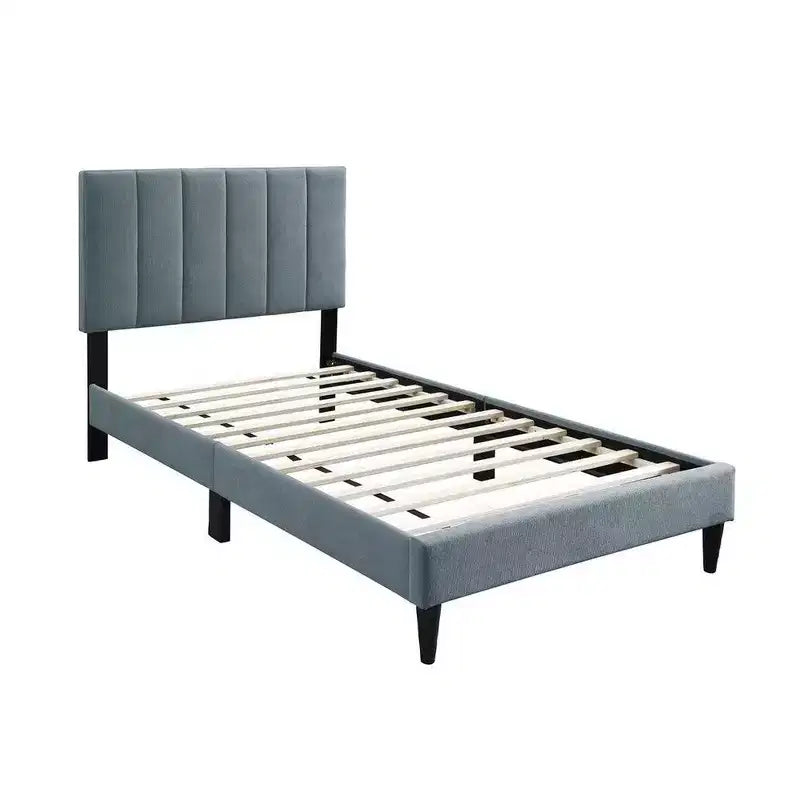 Letto matrimoniale Royal Hampton, rivestimento in morbido lino trapuntato a canali grigio chiaro