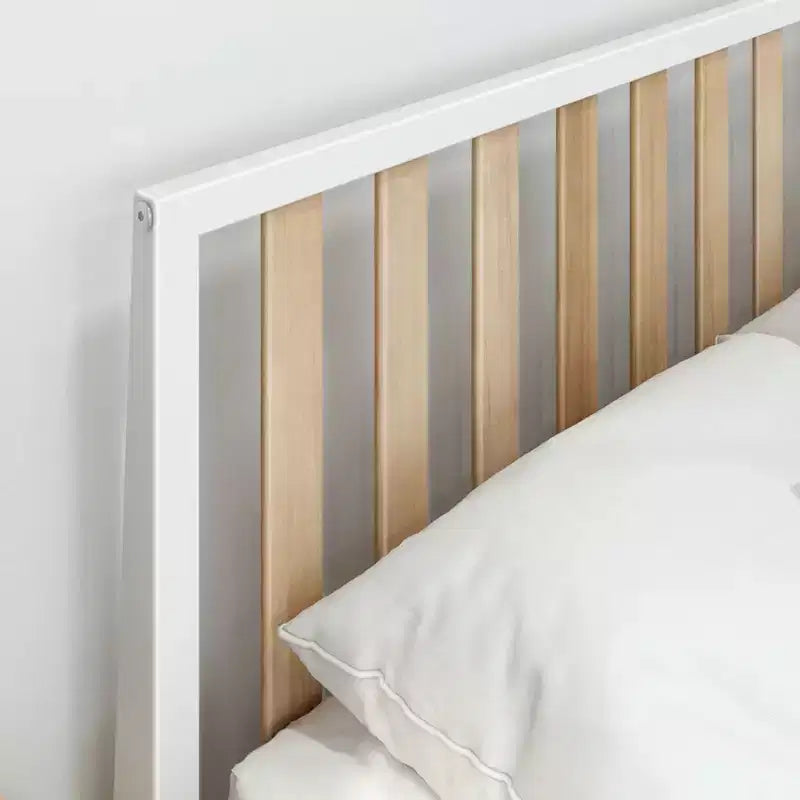 Letto matrimoniale alla francese scandinavo con testiera a doghe