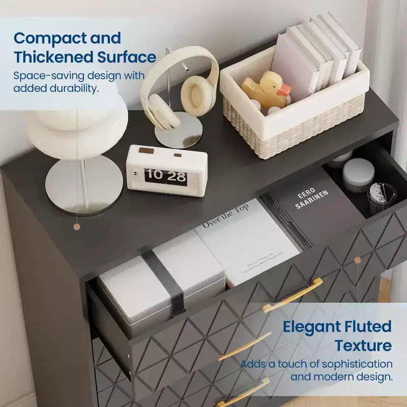 Cassettiera a 4 cassetti, Mobile a cassetti, Comò alto con maniglie dorate, Mobiletto contenitore per camera da letto, soggiorno, armadio