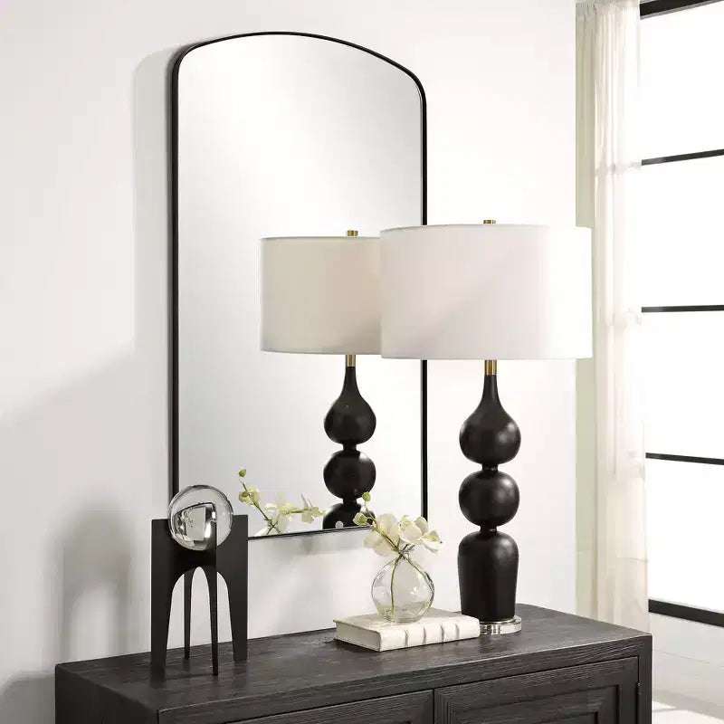Specchio da parete ad arco Uttermost Tordera nero opaco 24 x 40