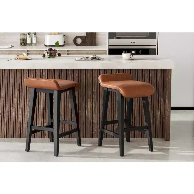 Sgabelli da bar con altezza bancone di 26,2 pollici, set da 2. Struttura in legno con seduta ampia imbottita in pelle PU. Sgabelli da bar per isola cucina