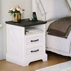Comodino Rustico da Fattoria a 2 Cassetti, Comodino Moderno in Legno, Porte USB e Prese AC, MDF Resistente, Maniglie in Metallo, Bianco