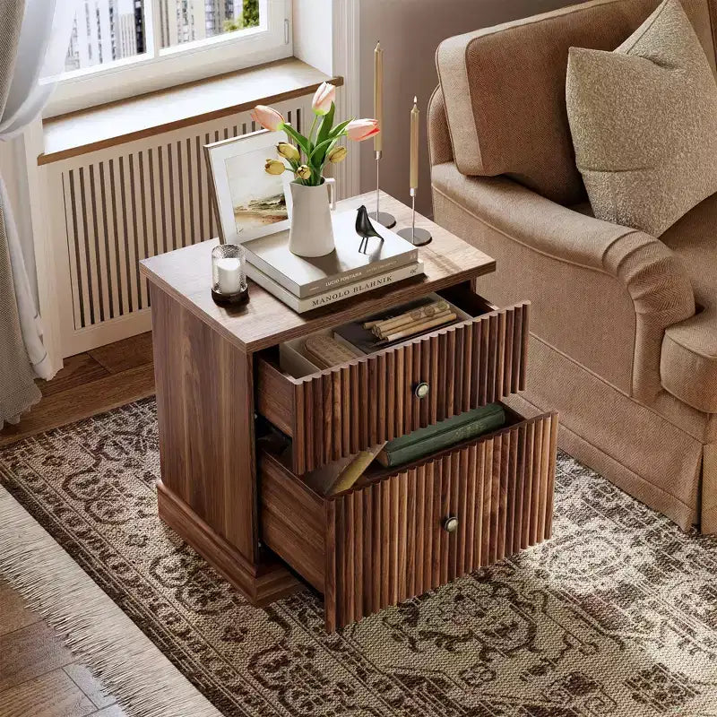 Comodino scanalato moderno, comodino da 60 cm Piccolo armadietto contenitore con 2 cassetti, tavolino con base curva stabile