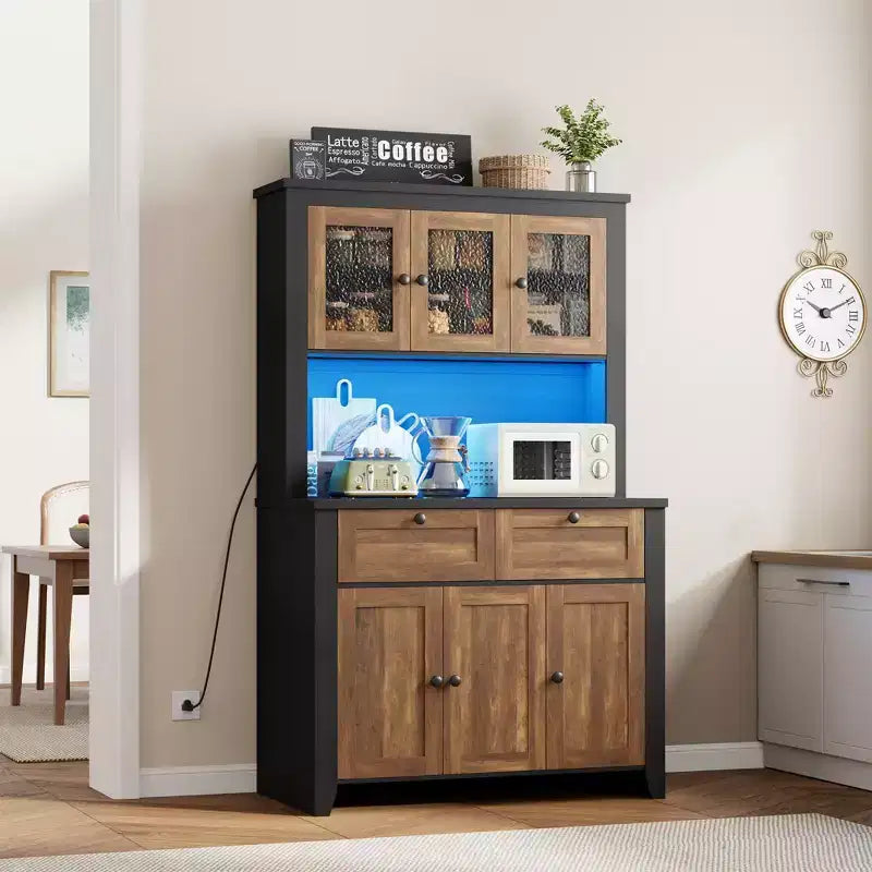 Dispensa Moderna Alta 66" con Vetrina, Mobile Bar per Caffè con Stazione di Ricarica Integrata, Ampio Contenitore con Ante in Vetro e Cassetti