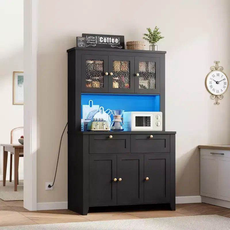Dispensa Moderna Alta 66" con Vetrina, Mobile Bar per Caffè con Stazione di Ricarica Integrata, Ampio Contenitore con Ante in Vetro e Cassetti