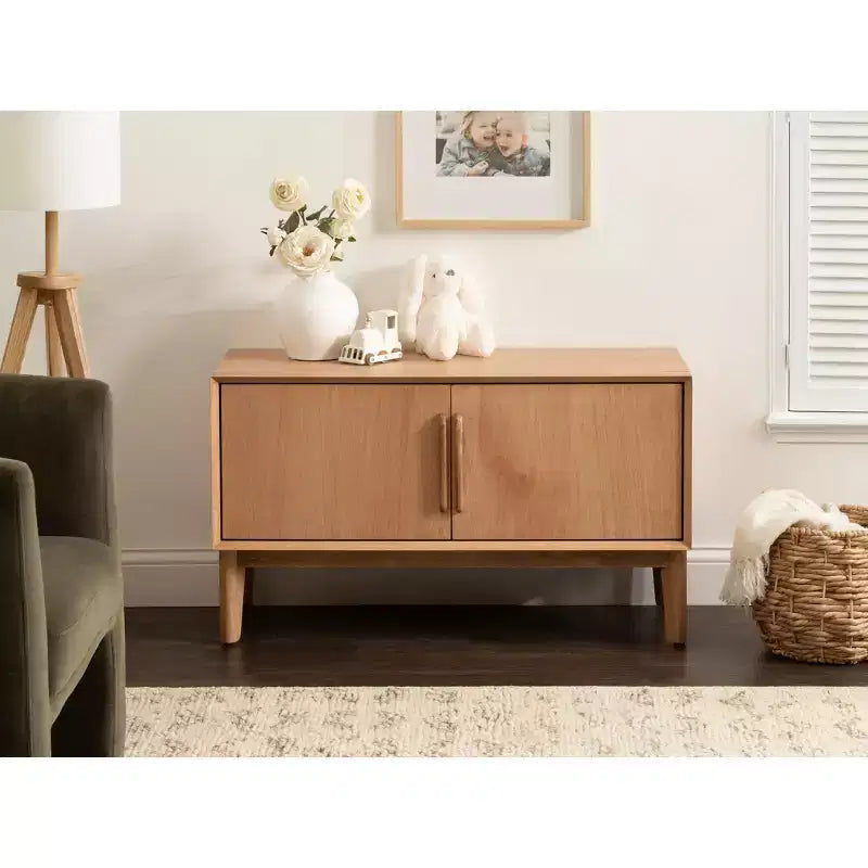 Mobile TV in legno Kate e Laurel McCutcheon