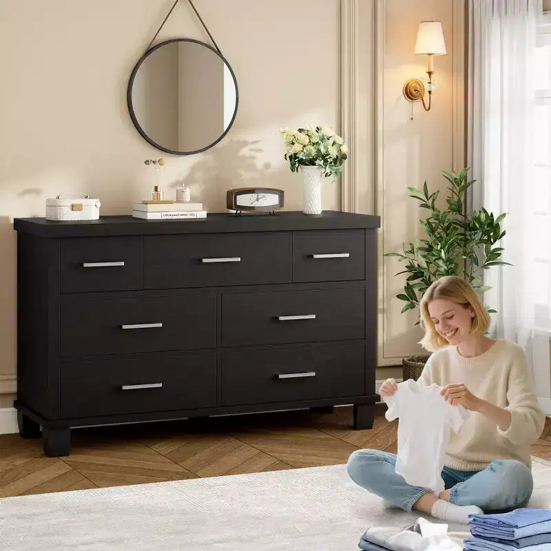 Cassettiera moderna a 7 cassetti, cassettone spazioso in legno, maniglie in metallo, organizer versatile per camera da letto, soggiorno, cameretta dei bambini, armadio