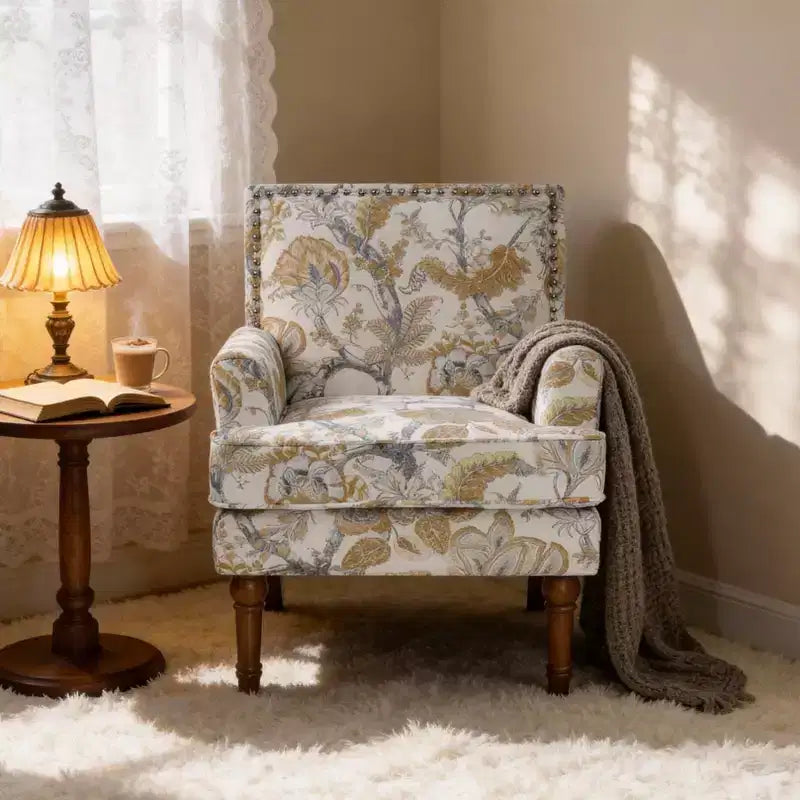 Poltrona in legno imbottita con motivi floreali GDFStudio Joshua, stile contemporaneo, con finiture borchiate