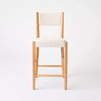 Sgabelli da bar Yalecrest con seduta e schienale imbottiti e struttura in legno altezza bancone, 2 pezzi, crema/naturale - Threshold™ designed with Studio McGee