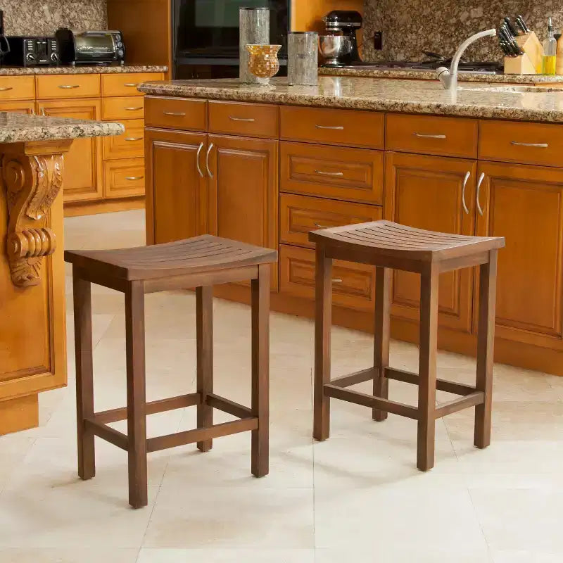 Set di 2 sgabelli da bar Easton Slat da 24" (altezza bancone) Mogano - Christopher Knight Home: Senza braccioli, rosso scuro, struttura in legno massello, motivo a tinta unita