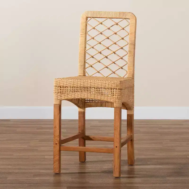 Sgabello da bar Bali & Pari Moscow in rattan e legno con altezza bancone, naturale/noce: stile bohémien, struttura in mango, nessun montaggio richiesto
