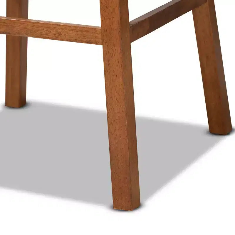 Set di 2 sgabelli da bar girevoli Gradisca in legno marrone chiaro - Baxton Studio: Rivestiti, bordo borchiato, forma rettangolare