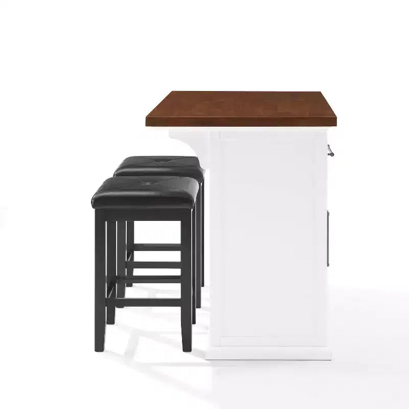 Isola da Cucina Crosley 42" Bartlett con Piano in Legno e Sgabelli Quadrati Imbottiti, Bianco/Nero: Design Shiplap, Ripiani Regolabili