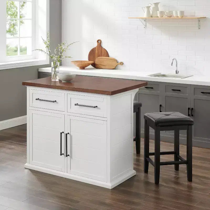 Isola da Cucina Crosley 42" Bartlett con Piano in Legno e Sgabelli Quadrati Imbottiti, Bianco/Nero: Design Shiplap, Ripiani Regolabili