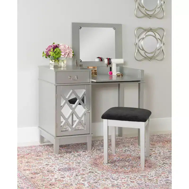 Mobiletto con specchio a ribalta Glam, 1 anta, 1 cassetto, specchio e legno, con sgabello, motivo a traliccio argentato - Linon